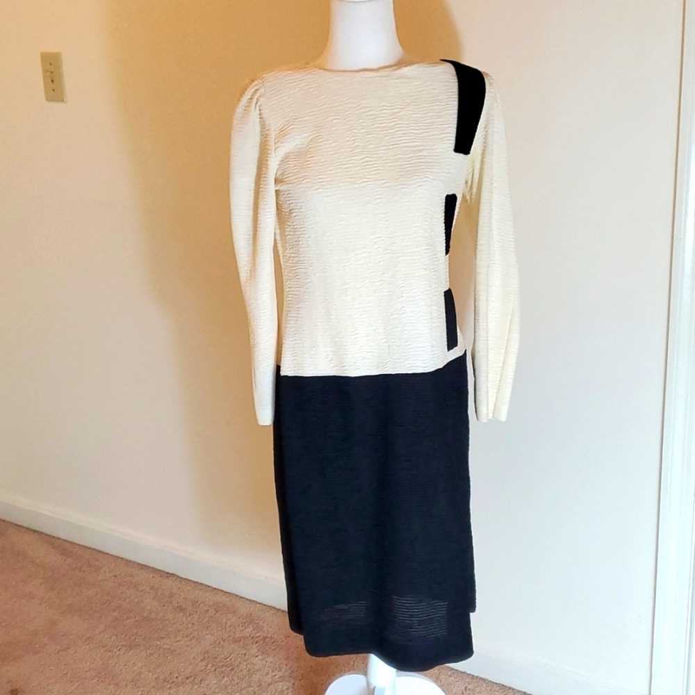 Vintage Leslie Fay petites black and white creape dress